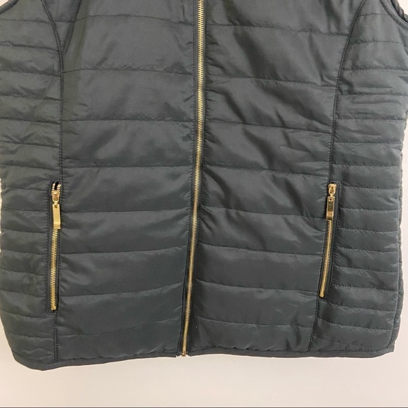 CB Black Quilted Light Puff Faux Fur Vest Sz S - Picture 3 of 9